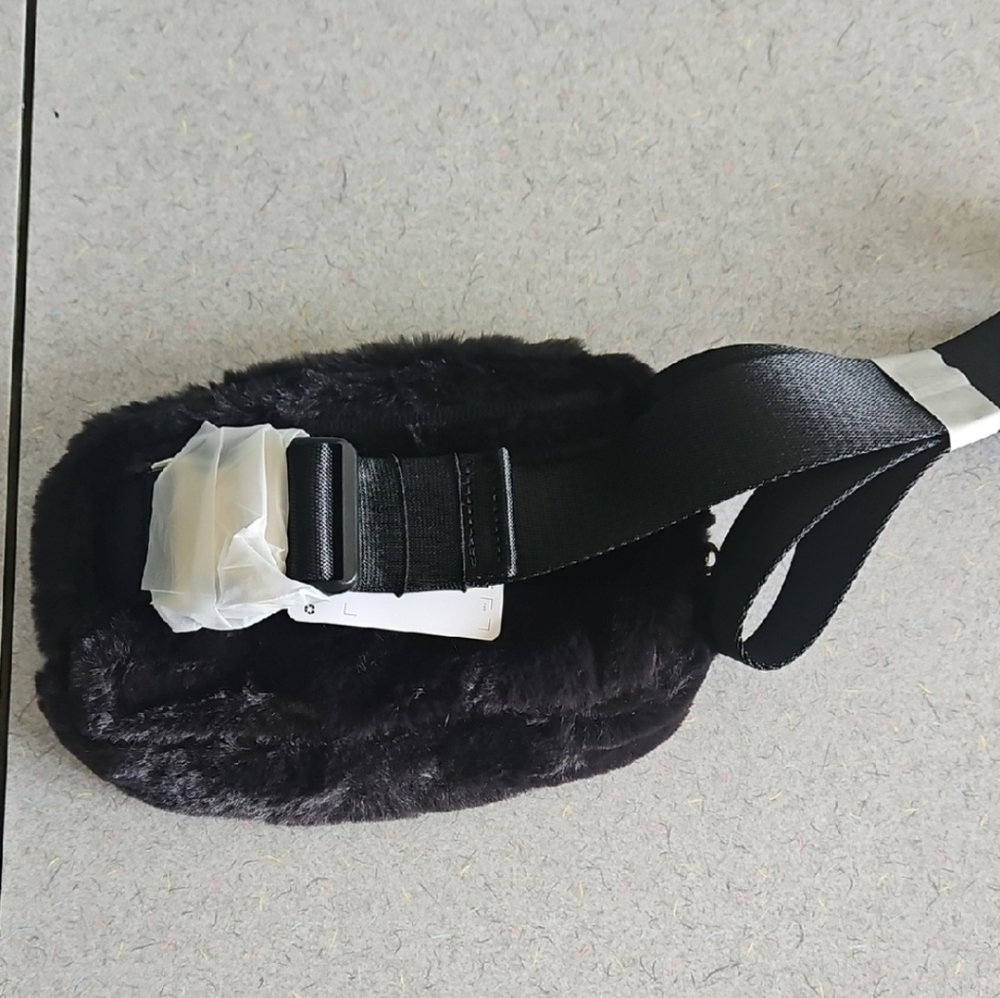 LULULEMON PLUSH FLEECE BELT BAG - Picture 12 of 14